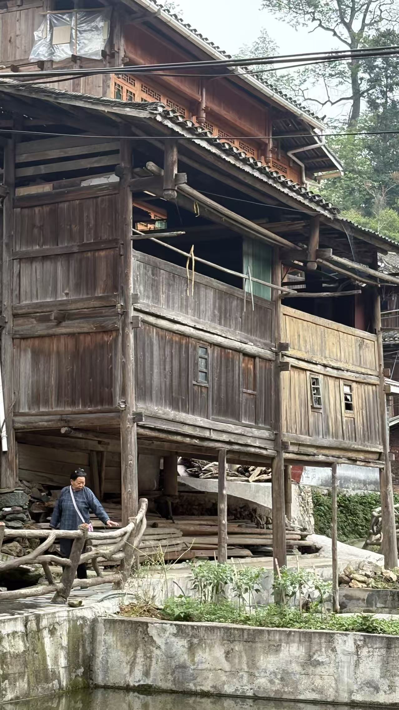 吊脚楼